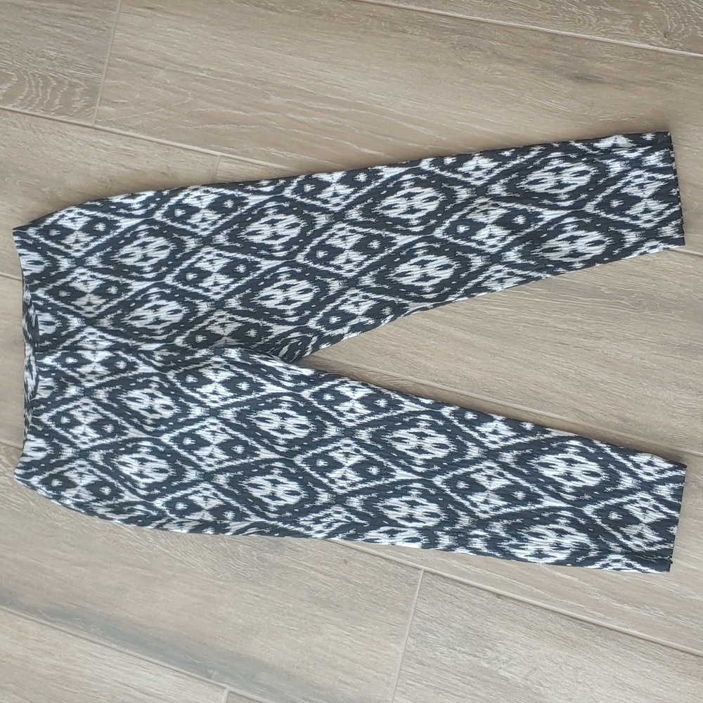 EUC Peter Nygard Sz 8 Black and White Diamond Pattern Ankle Pant
